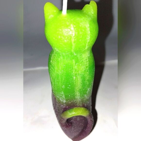 Hand crafted limited edition tall catcandle from our Cat Lady candle collection - Picture 3 of 6